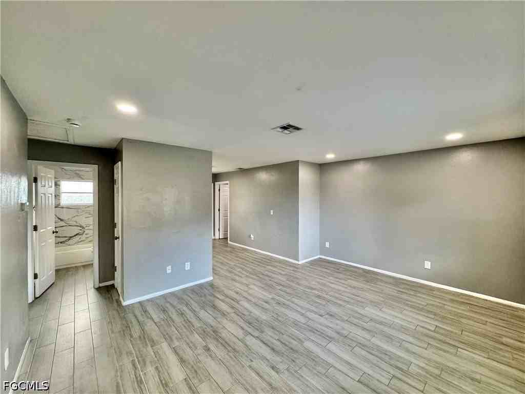 142 Harry Ave S - Photo 4 of 28