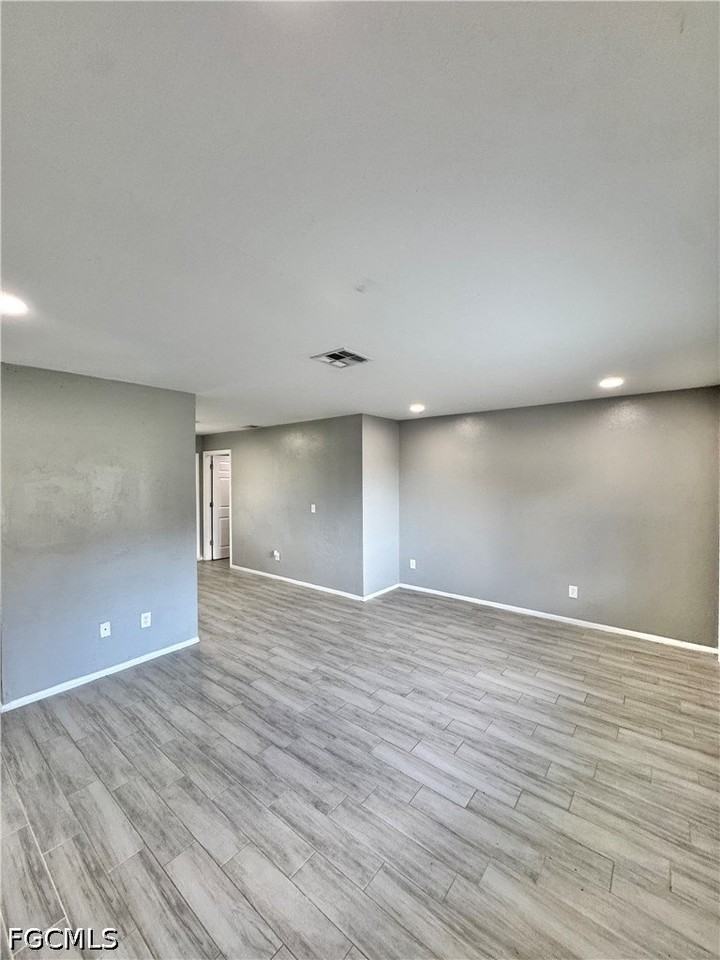 142 Harry Ave S - Photo 5 of 28