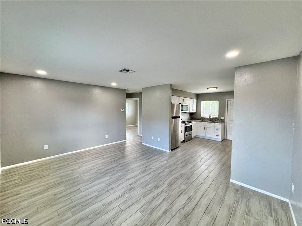 142 Harry Ave S - Photo 6 of 28