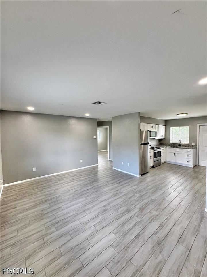 142 Harry Ave S - Photo 7 of 28