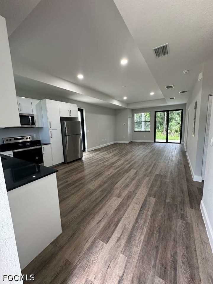 134 Viewpoint Dr - Photo 2 of 13
