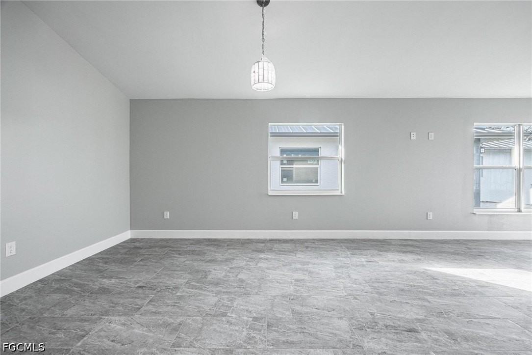 184 Village Cir - Photo 4 of 26
