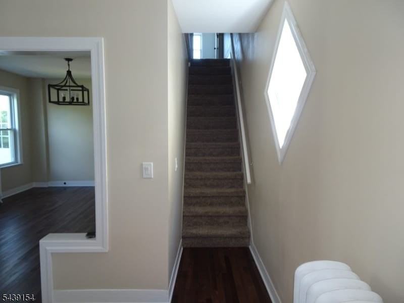 689 Sayre Ave - Photo 5 of 25