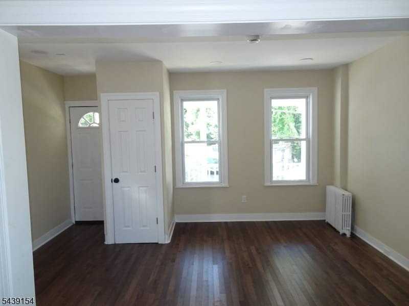 689 Sayre Ave - Photo 7 of 25