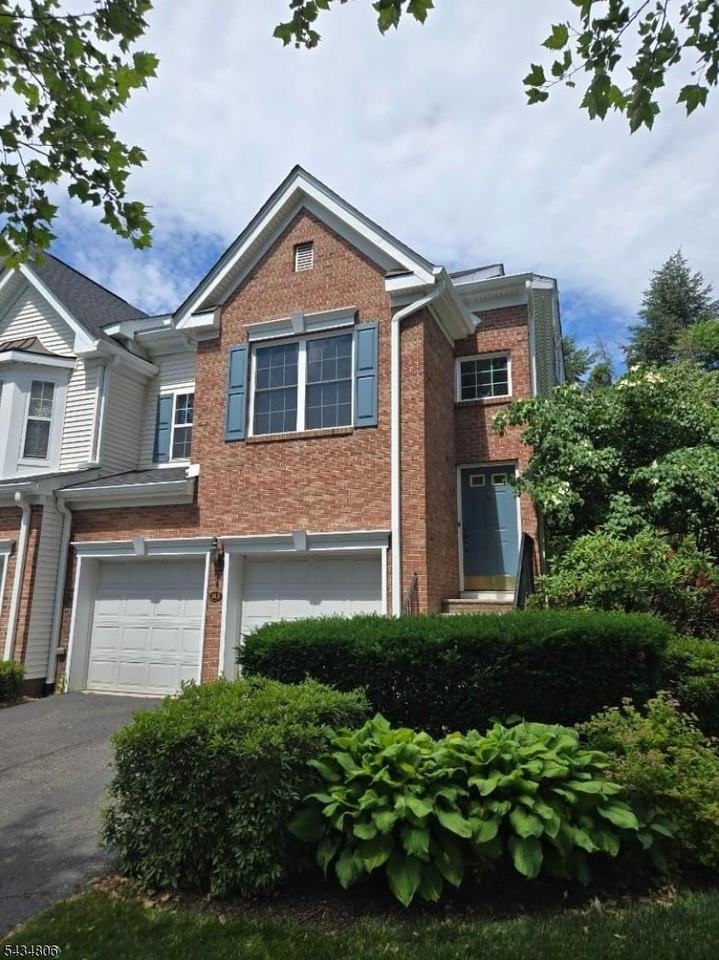 313 Winthrop Dr - Photo 2 of 29