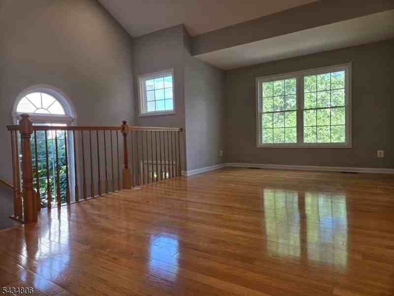 313 Winthrop Dr - Photo 4 of 29