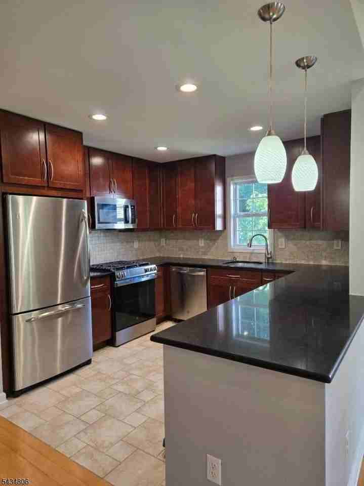 313 Winthrop Dr - Photo 7 of 29