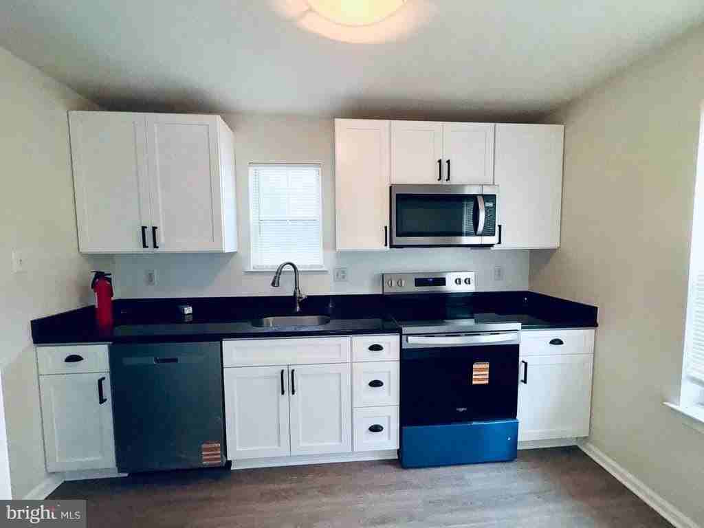 221 Highland Blvd Apt B - Photo 4 of 14