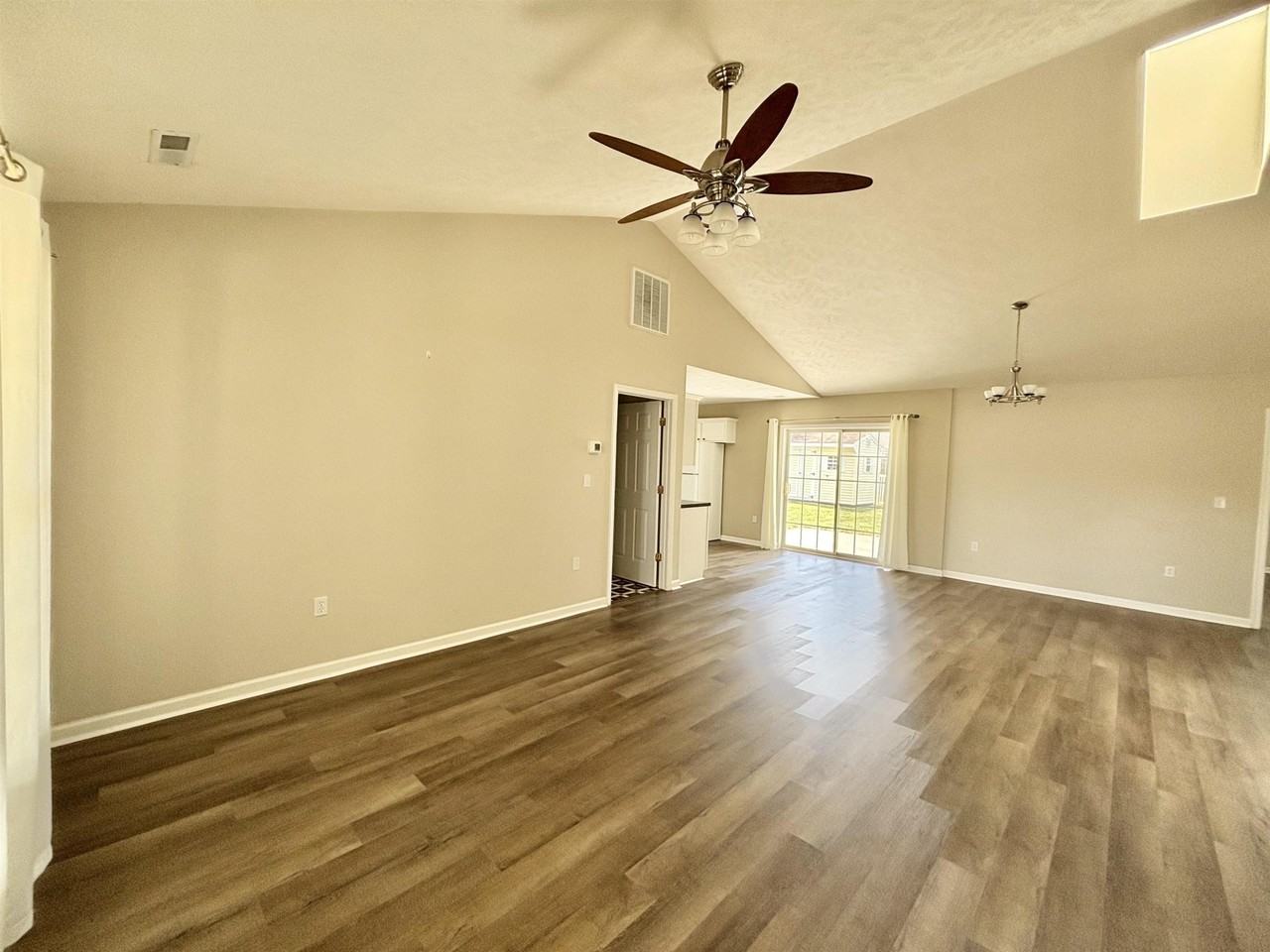 2400 Monroe St - Photo 4 of 23