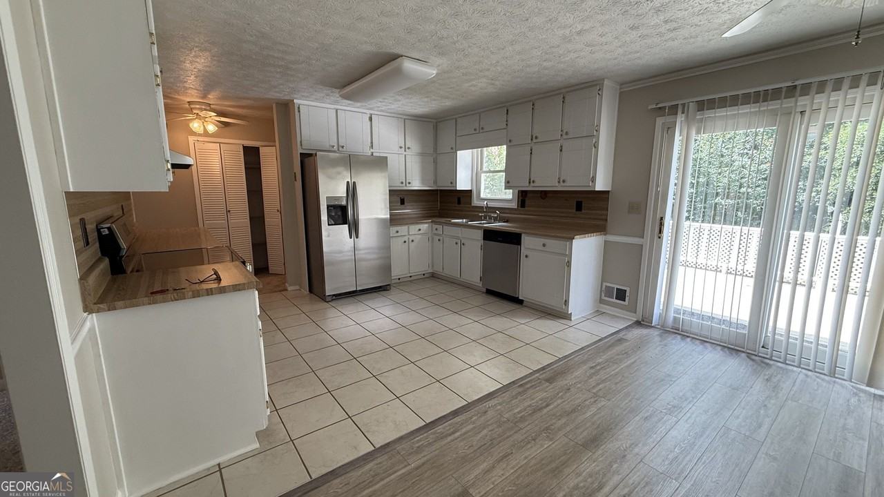 6683 Homestead Rd - Photo 3 of 14