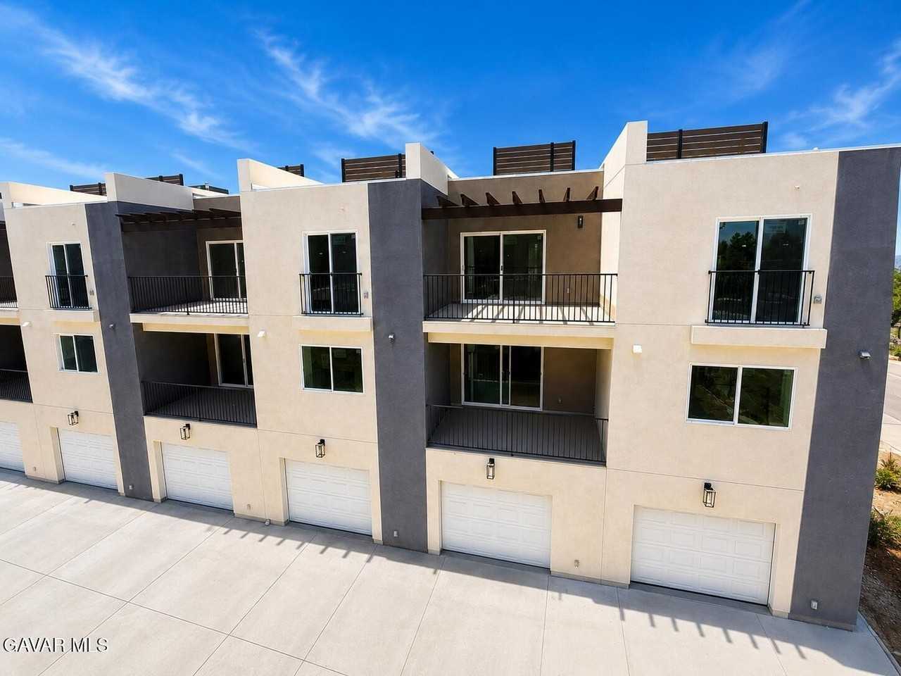 38225 9th St E #1 - Photo 4 of 20