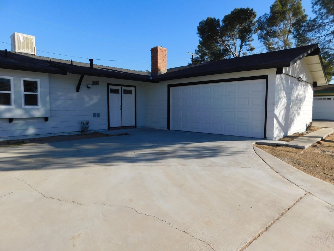 21306 Bancroft Ct - Photo 2 of 17