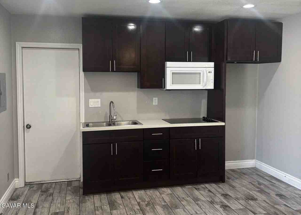 1149 W Avenue H11 - Photo 3 of 14