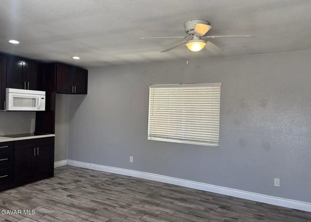 1149 W Avenue H11 - Photo 4 of 14