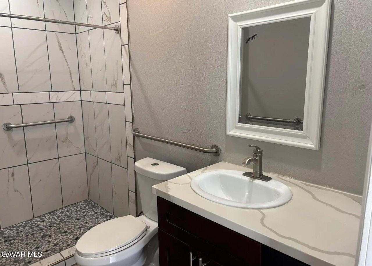1149 W Avenue H11 - Photo 6 of 14