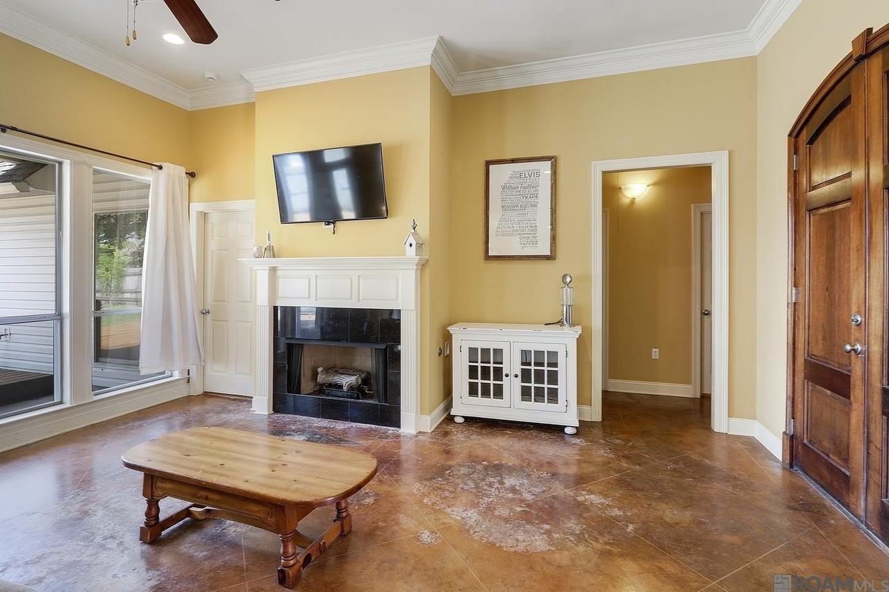 10151 Hillmont Ave - Photo 3 of 10