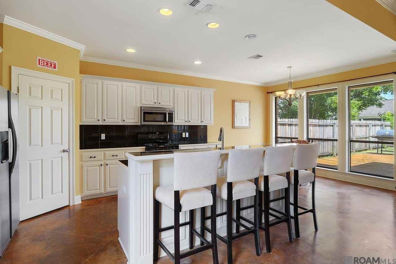 10151 Hillmont Ave - Photo 4 of 10