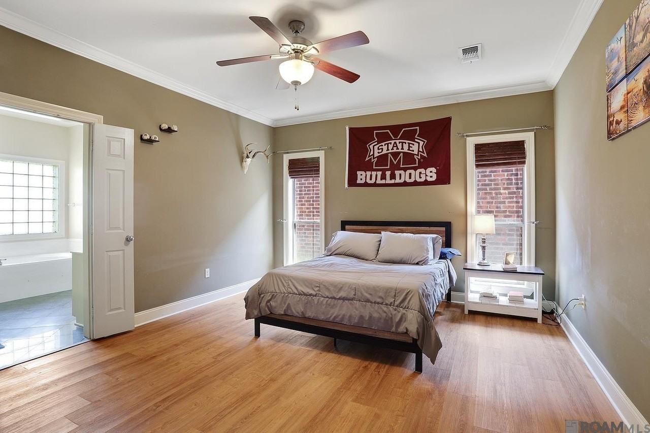 10151 Hillmont Ave - Photo 6 of 10