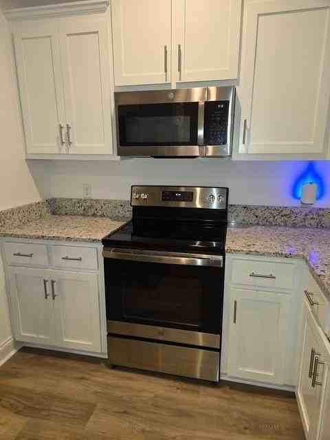 1056 Pinemont Dr - Photo 4 of 10