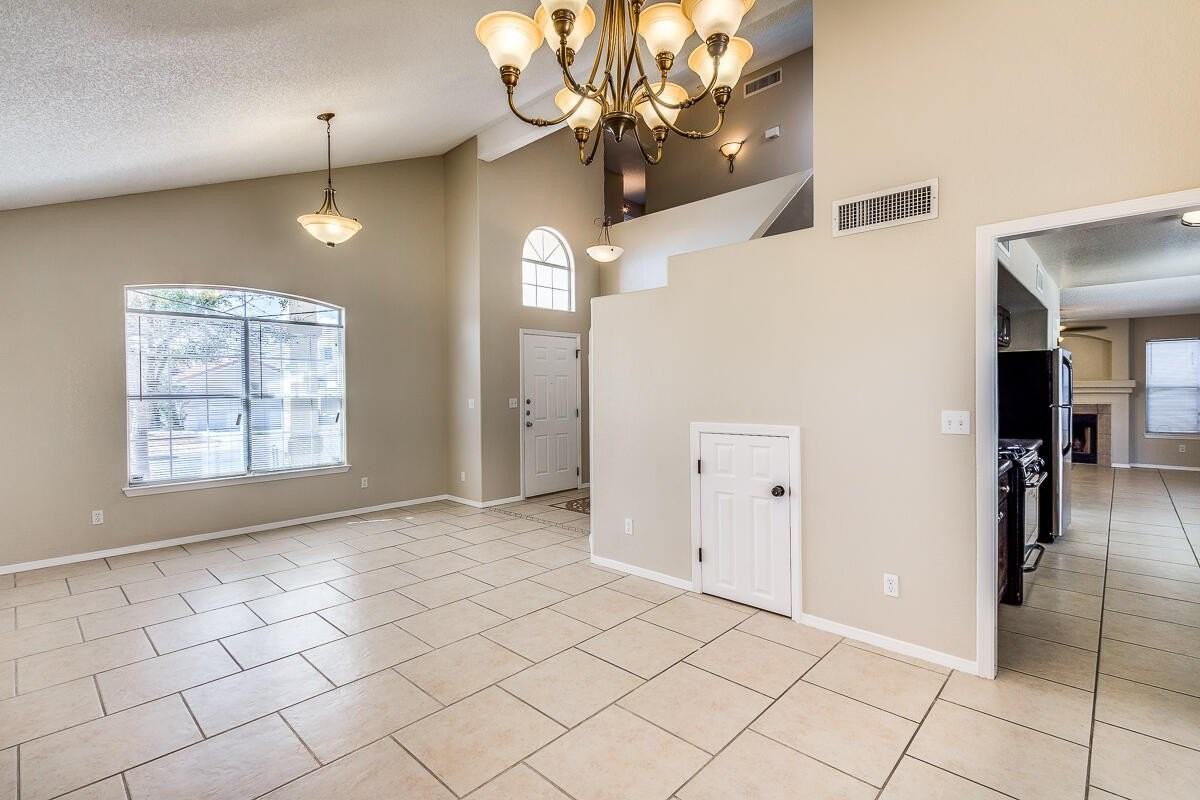 900 Tecate Pl - Photo 5 of 32