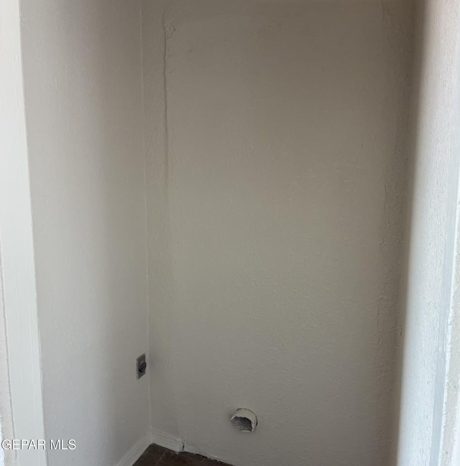 608 Barcelona Dr - Photo 7 of 15