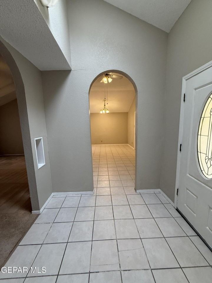 741 Villa Vanessa Dr - Photo 2 of 14