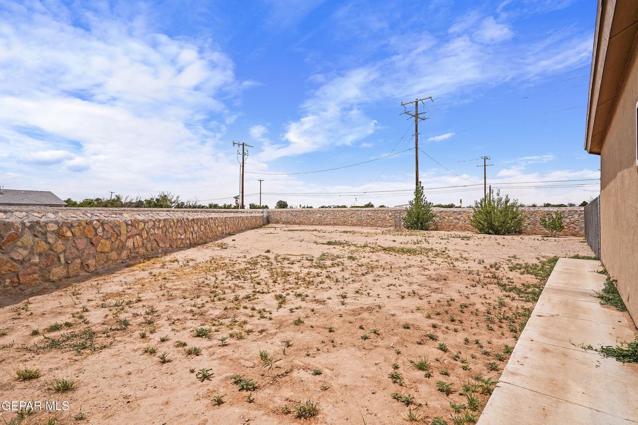 618 Rafael Marmolejo St - Photo 6 of 33