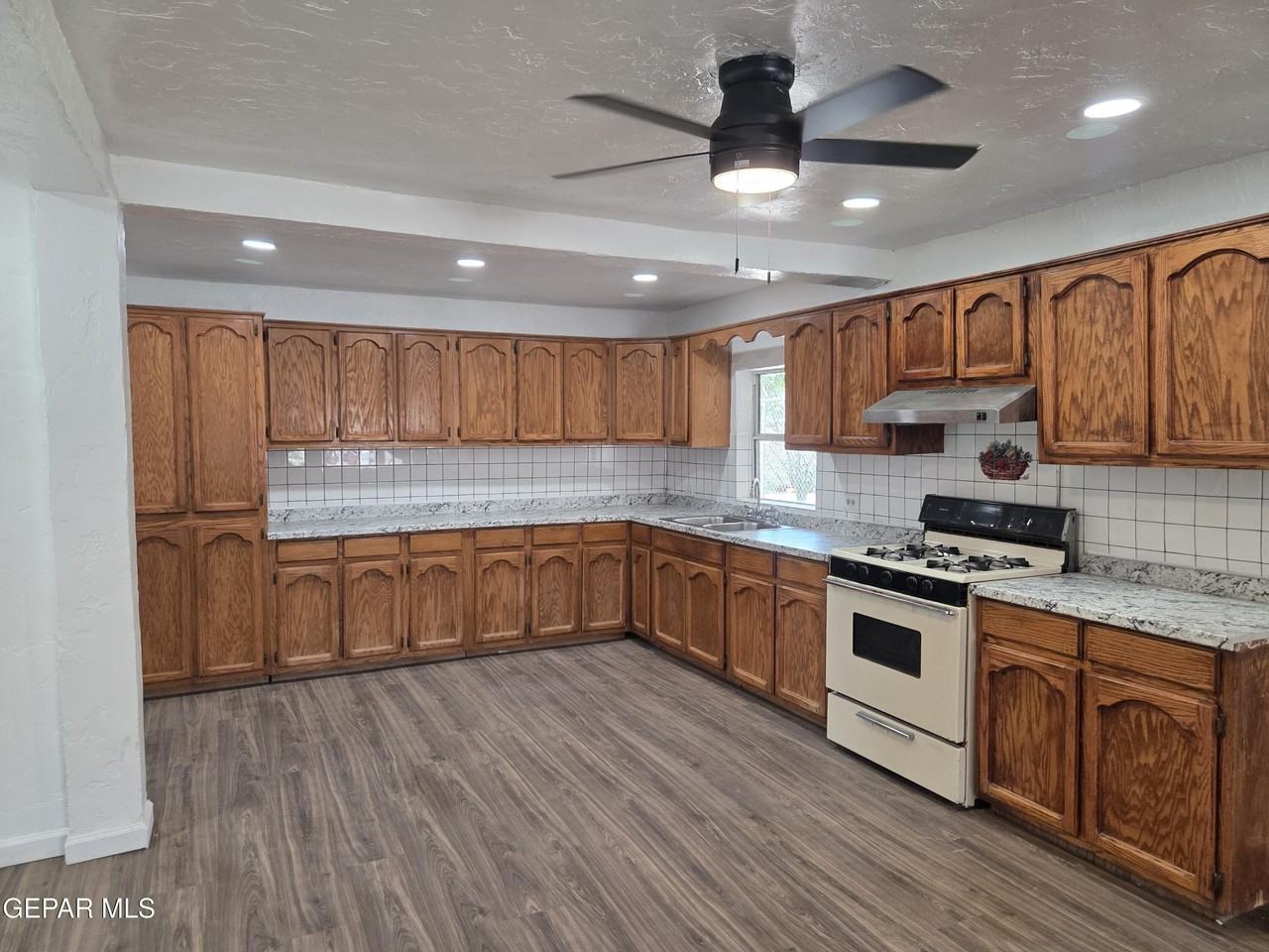 363 Ontiveros St - Photo 4 of 20