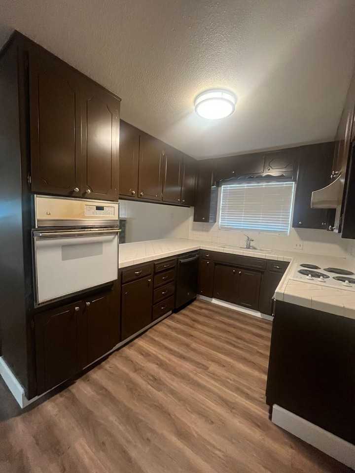 1449 Pulaski Way - Photo 7 of 19