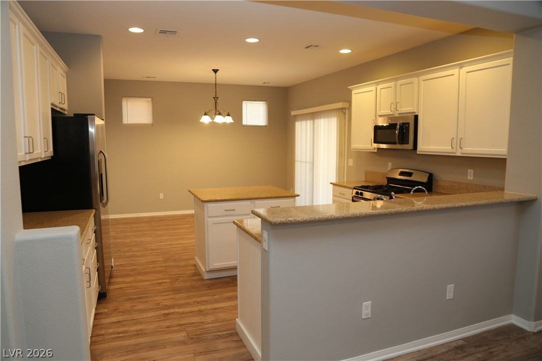 10642 Cave Ridge St - Photo 7 of 38