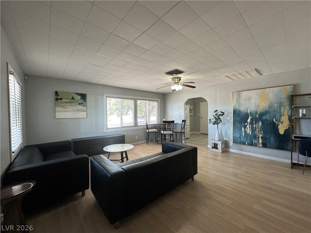 101 Beech St - Photo 2 of 19