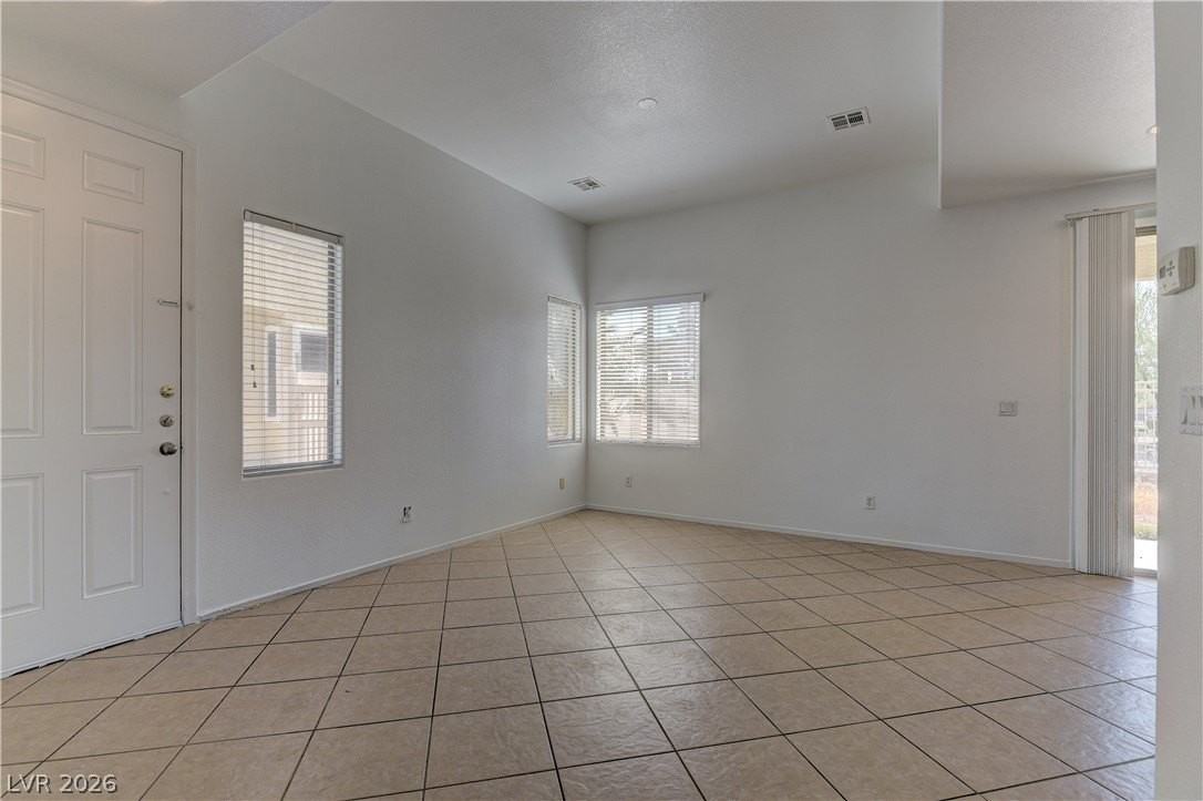 5536 Overlook Valley St - Photo 4 of 22