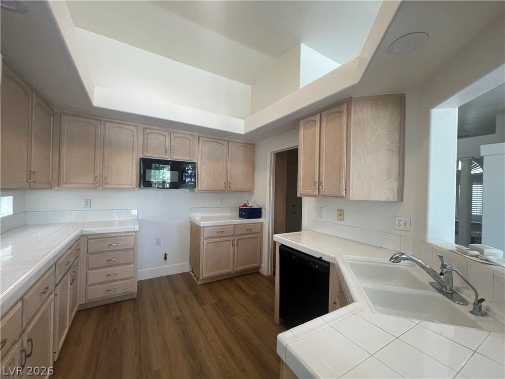 2538 Furnace Creek Ave - Photo 7 of 26