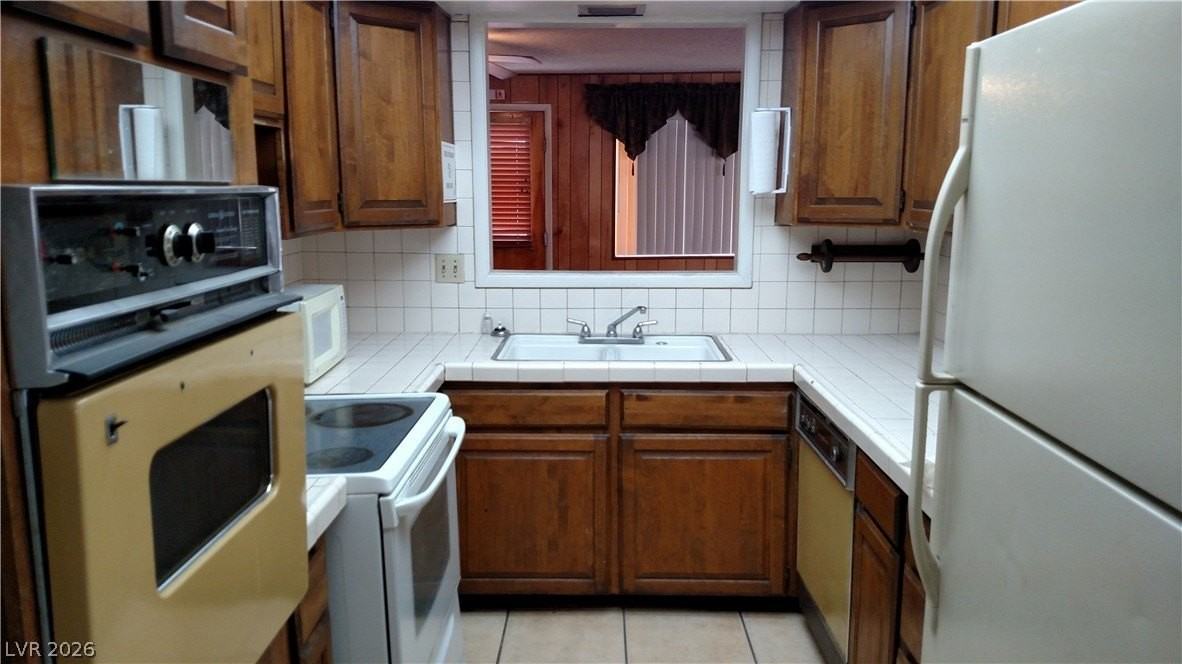 713 W Monroe Ave - Photo 5 of 16