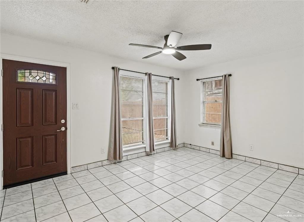 1014 E Peter St - Photo 3 of 26