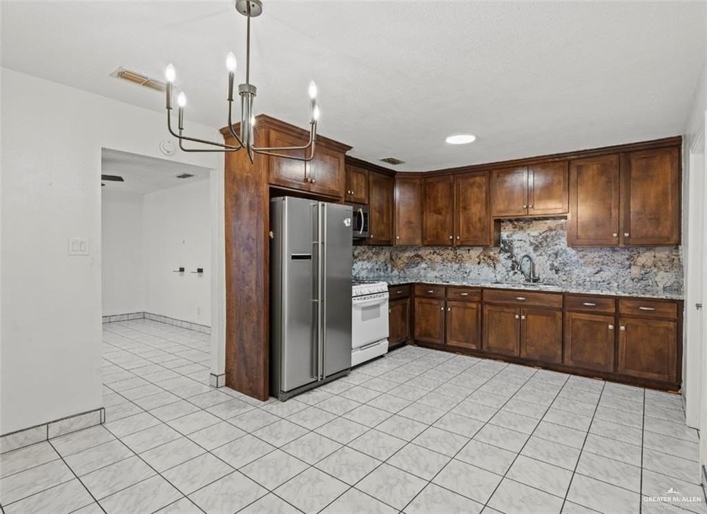 1014 E Peter St - Photo 6 of 26