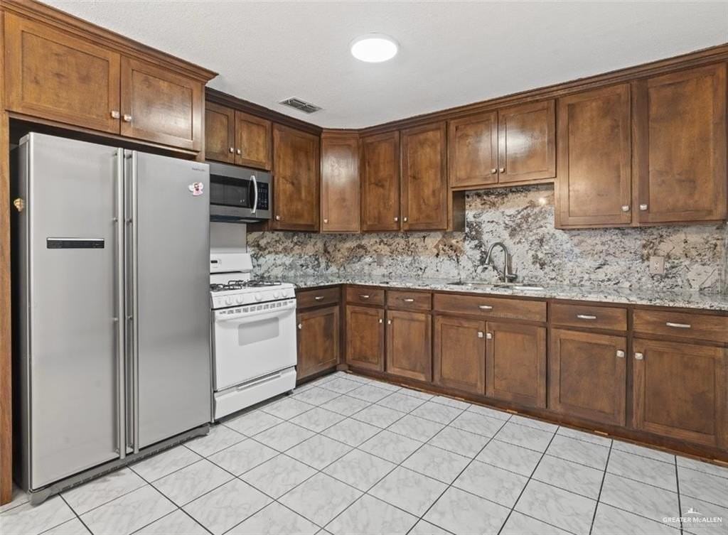 1014 E Peter St - Photo 7 of 26