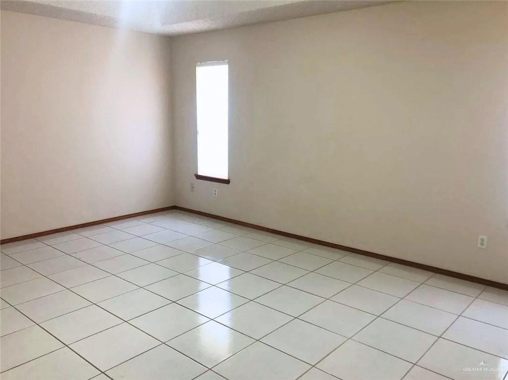 1216 Heron Ct - Photo 3 of 17