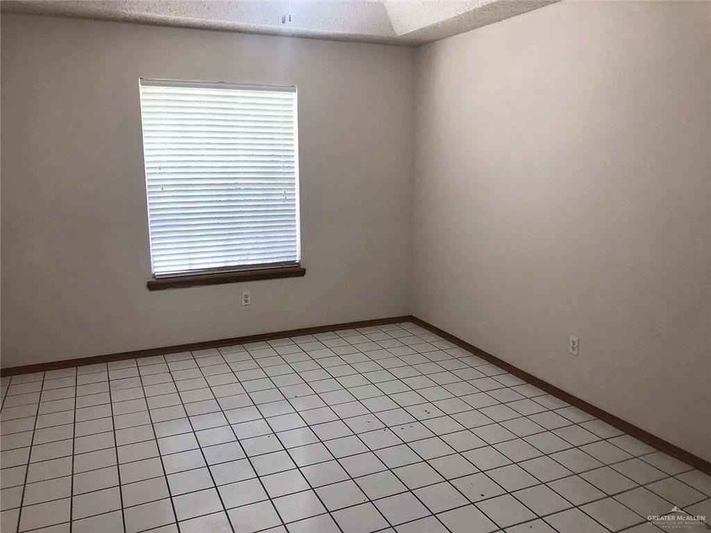 1216 Heron Ct - Photo 4 of 17