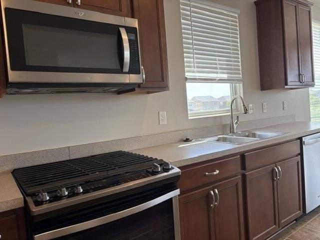 582 Ivyland St - Photo 4 of 23
