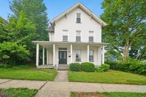 featured image of 102 2nd St