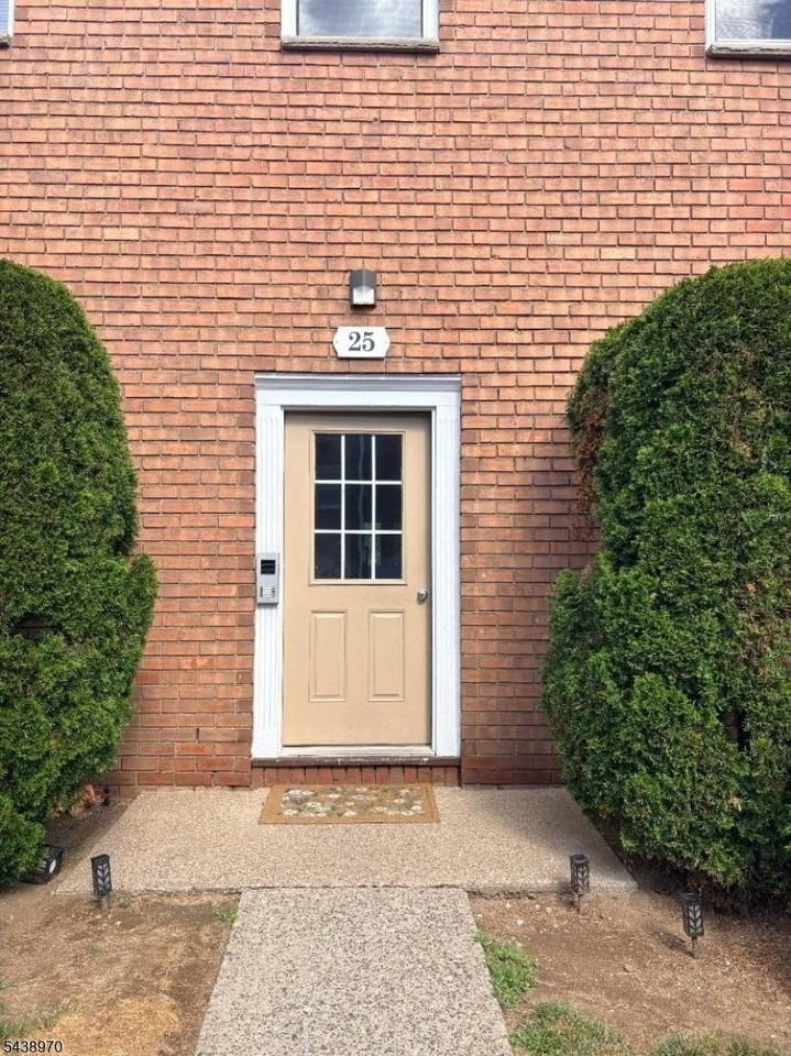 25 Hinchman Ave #1A