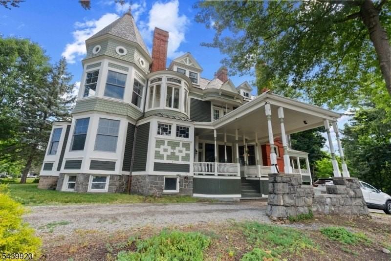 1 Franklin Pl - Photo 2 of 20