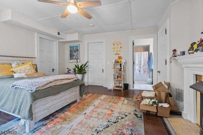 1 Franklin Pl - Photo 4 of 20