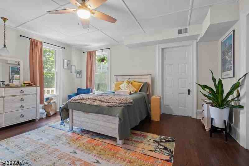 1 Franklin Pl - Photo 5 of 20