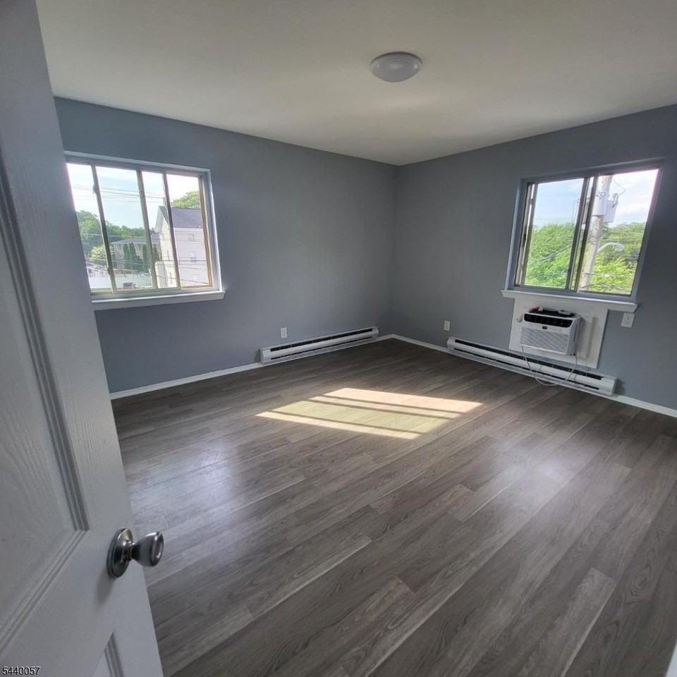 187 Brighton Ave - Photo 4 of 12