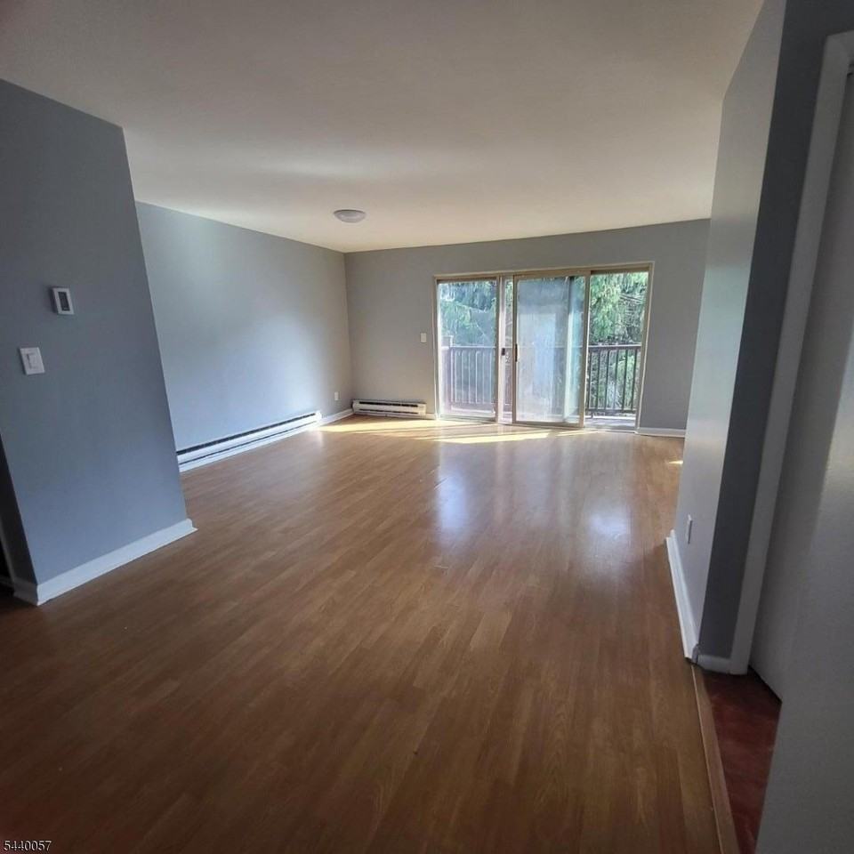 187 Brighton Ave - Photo 5 of 12