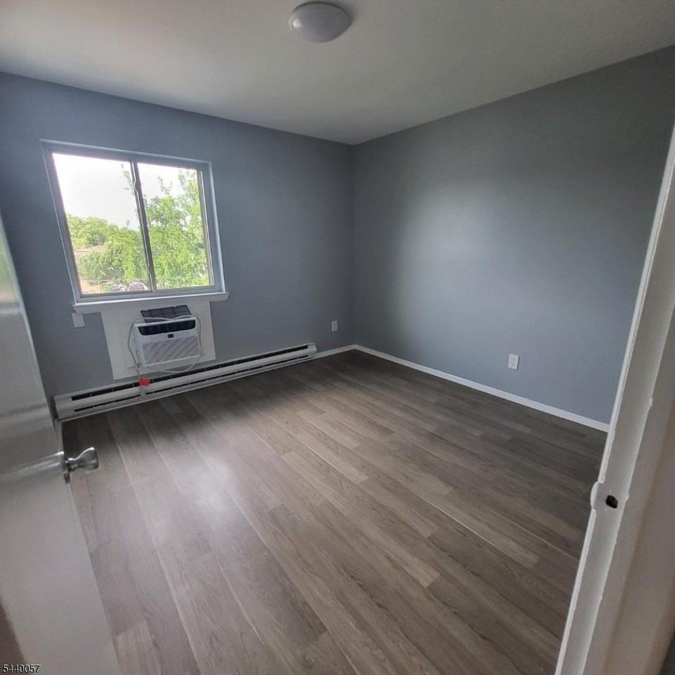 187 Brighton Ave - Photo 6 of 12