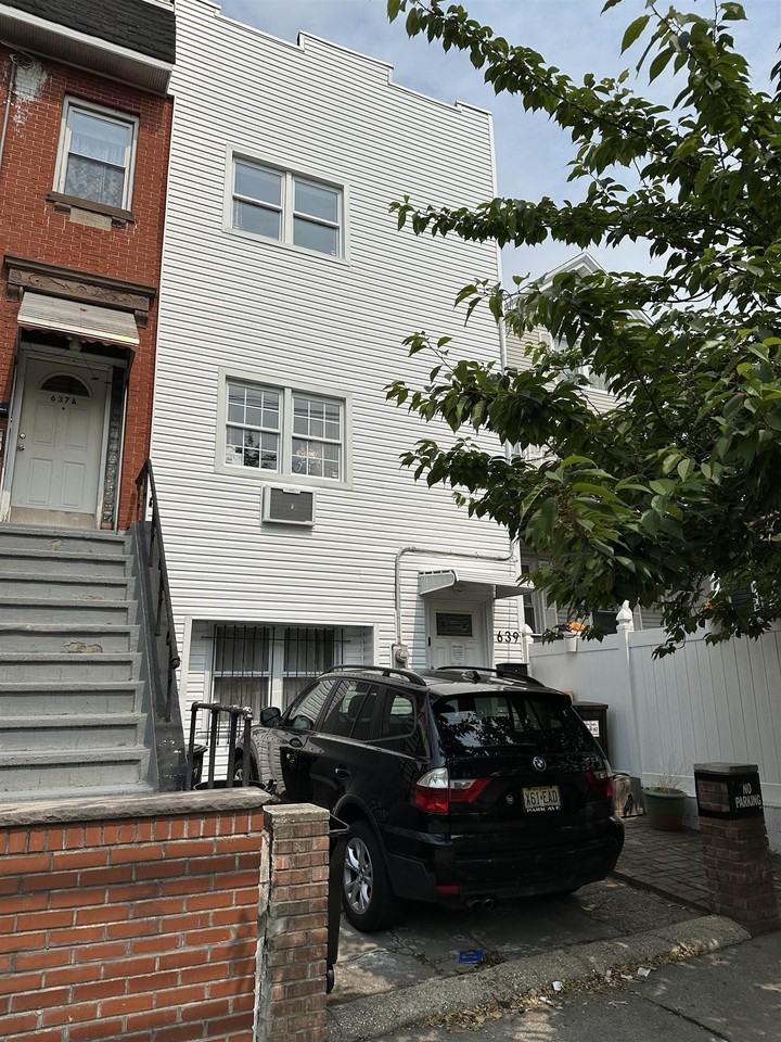 639 Palisade Ave #1stFL - Photo 3 of 27