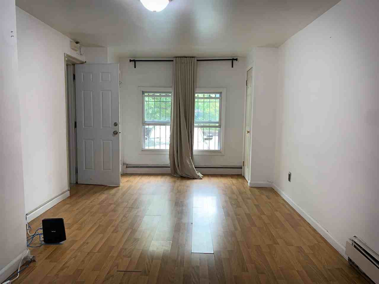 639 Palisade Ave #1stFL - Photo 5 of 27